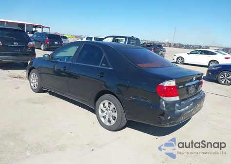 2005 Toyota Camry Le z USA, uszkodzony, nr VIN 4T1BE32K25U403984